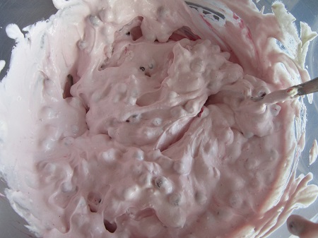 Sahne mit Beeren.JPG